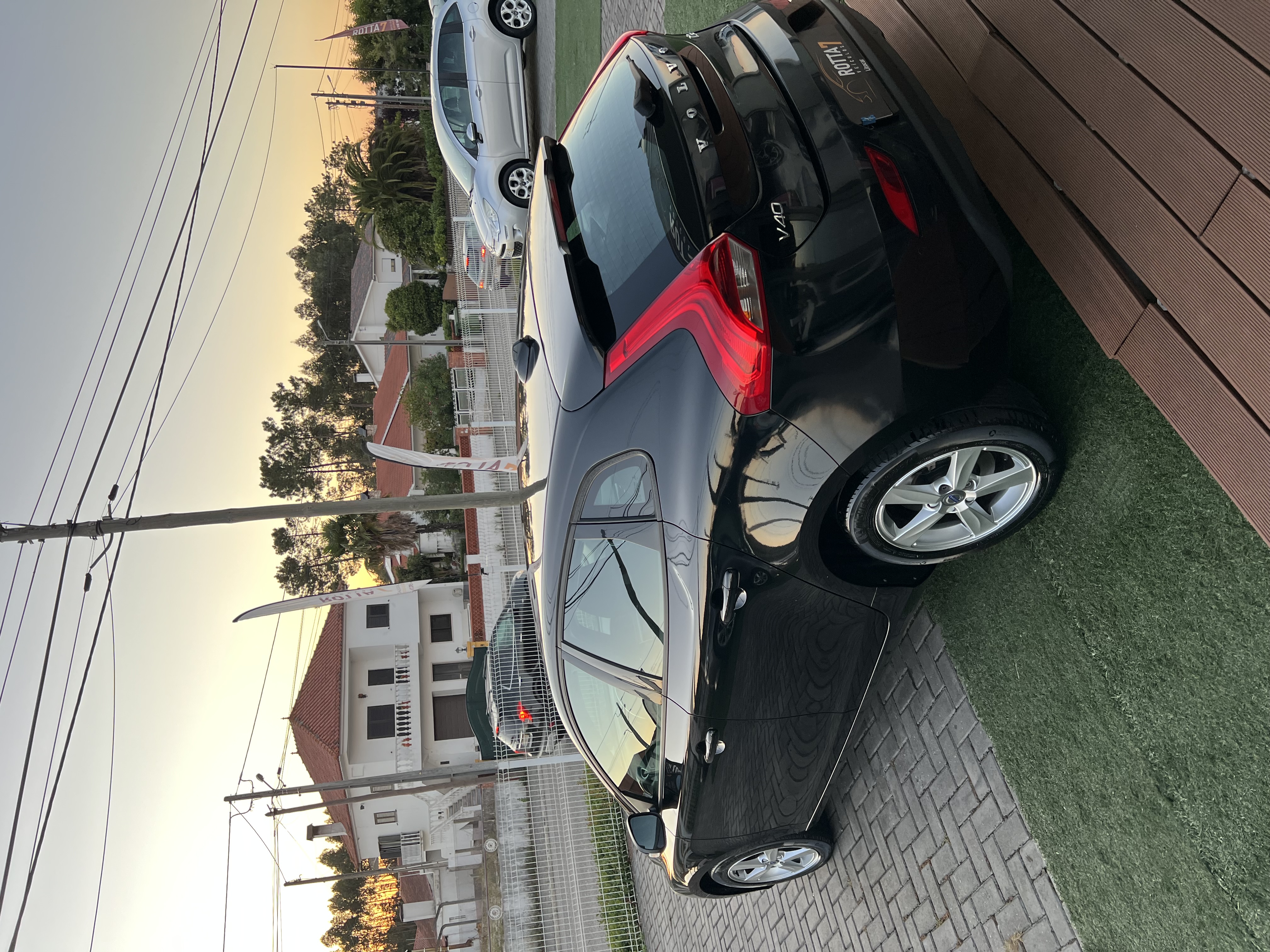 Volvo v40