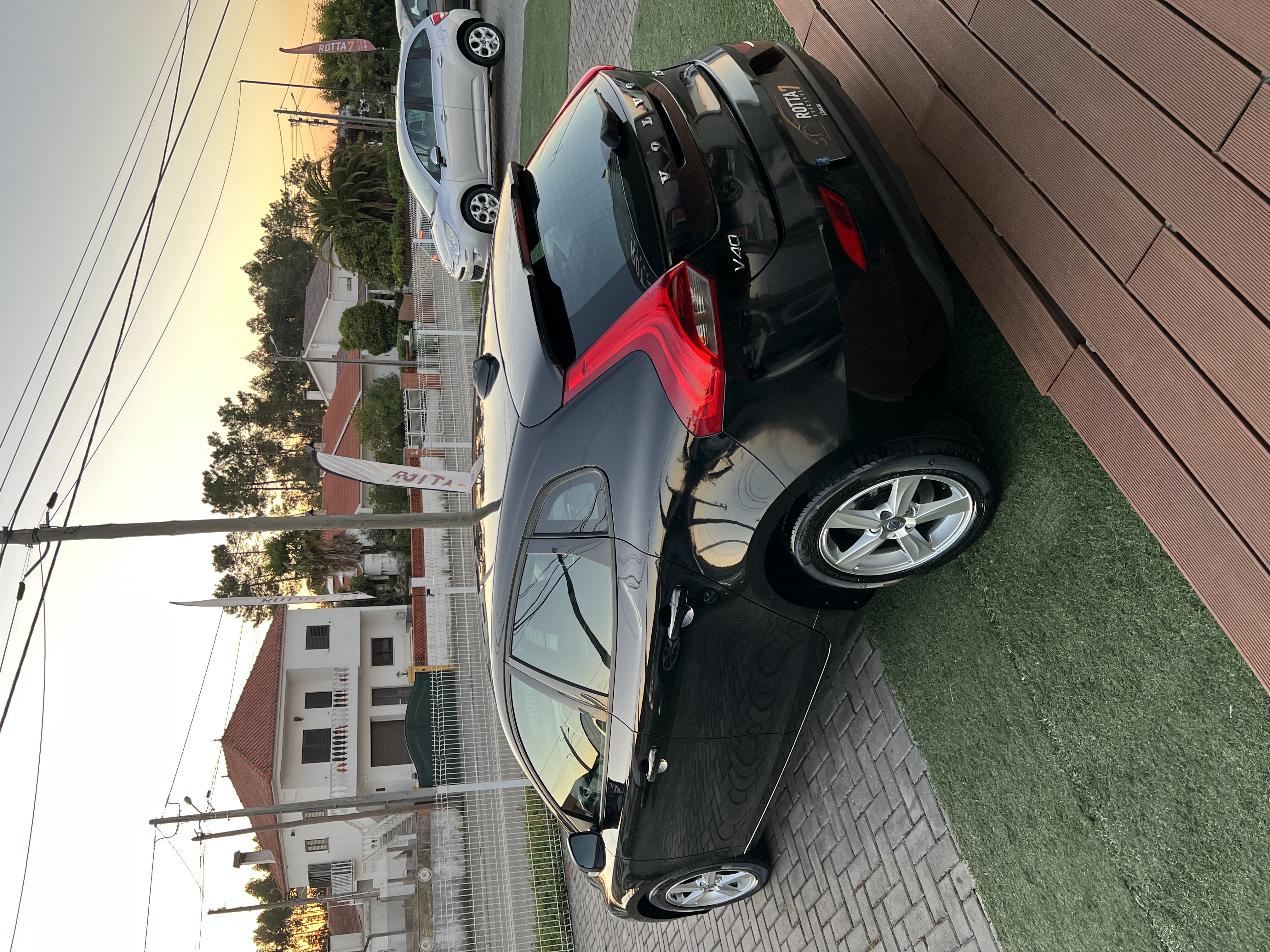 Volvo v40
